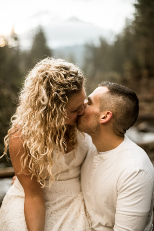 romantic and woodsy engagement session along the Sandy River